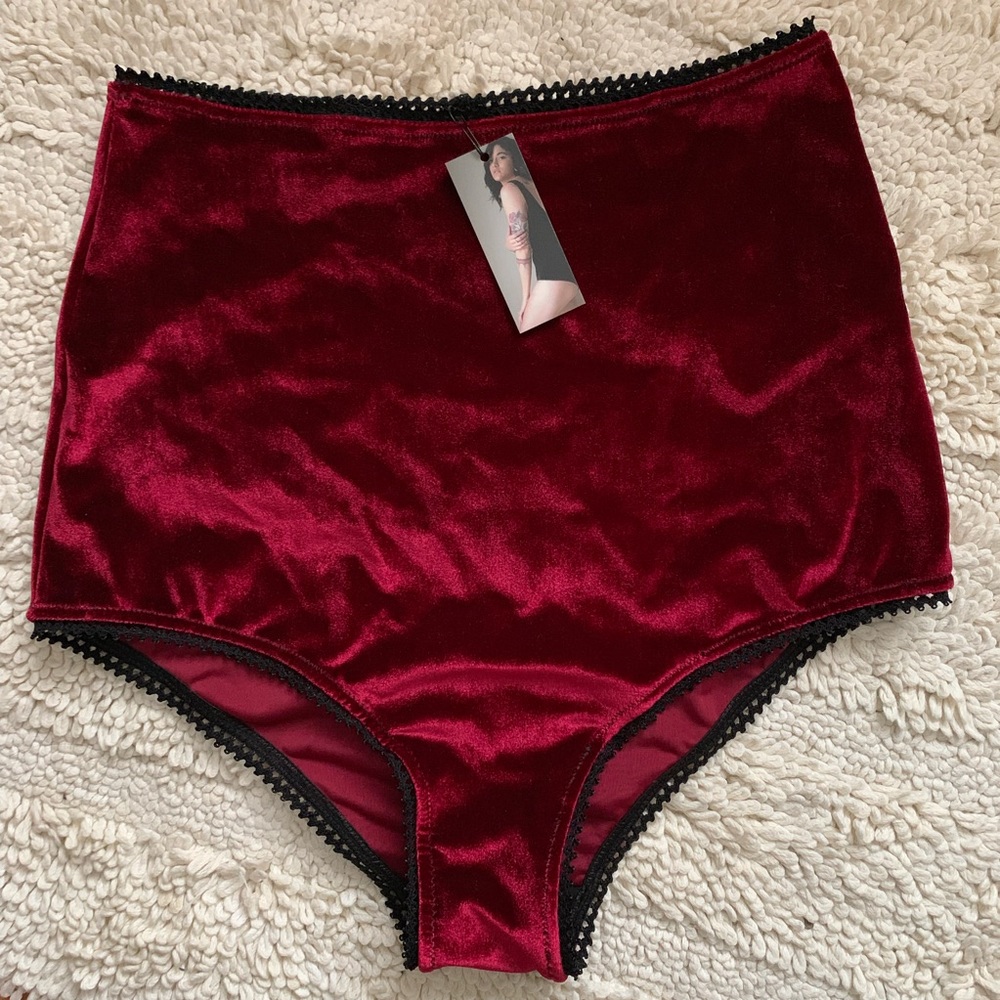 Red velvet festival/rave shorts